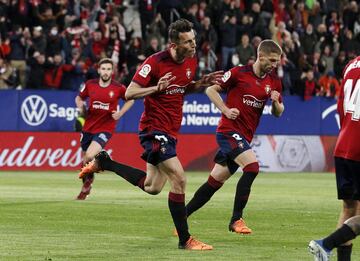 1-1. Ante Budimir celebra el primer gol.