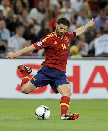 Del Bosque le dio confianza ciega a Xabi Alonso desde su llegada al banquillo y se convirtió en un pilar fundamental en el Mundial de 2010 y en la Eurocopa de 2012. El de Tolosa era la prolongación del seleccionador en la hierba. 