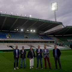 El Racing presume de luces a la espera de recibir el proyecto de remodelación de El Sardinero