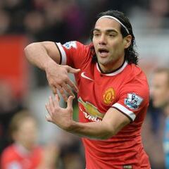 Falcao provoca penal y aplausos en Old Trafford