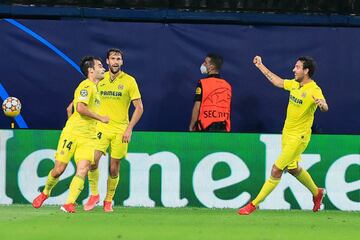 1-1. Manuel Trigueros celebra el primer gol.