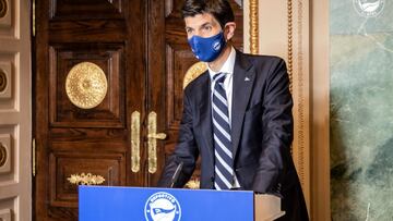 El Alavés entrega la medalla de oro y brillantes a la Diputación