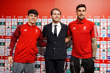 14-02 Presentacion de los nuevos fichajes del Granada CF, Facundo Pellistri y Marc Martinez. En la imagen Pellistri, Matteo Tognozzi y Marc Martínez