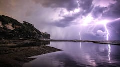 Muere un turista belga por un rayo mientras surfeaba en Bali