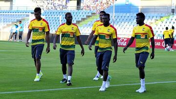 GRA415. GETAFE (C.A. MADRID), 12/06/2017.- Los jugadores de Camerún durante el entrenamiento llevado a cabo hoy en el estadio Alfonso Pérez de Getafe, previo al partido amistoso que mañana disputarán frente a Colombia. EFE/Diego Perez Cabeza