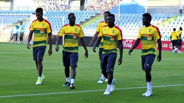 GRA415. GETAFE (C.A. MADRID), 12/06/2017.- Los jugadores de Camer&uacute;n durante el entrenamiento llevado a cabo hoy en el estadio Alfonso P&eacute;rez de Getafe, previo al partido amistoso que ma&ntilde;ana disputar&aacute;n frente a Colombia. EFE/Diego Perez Cabeza