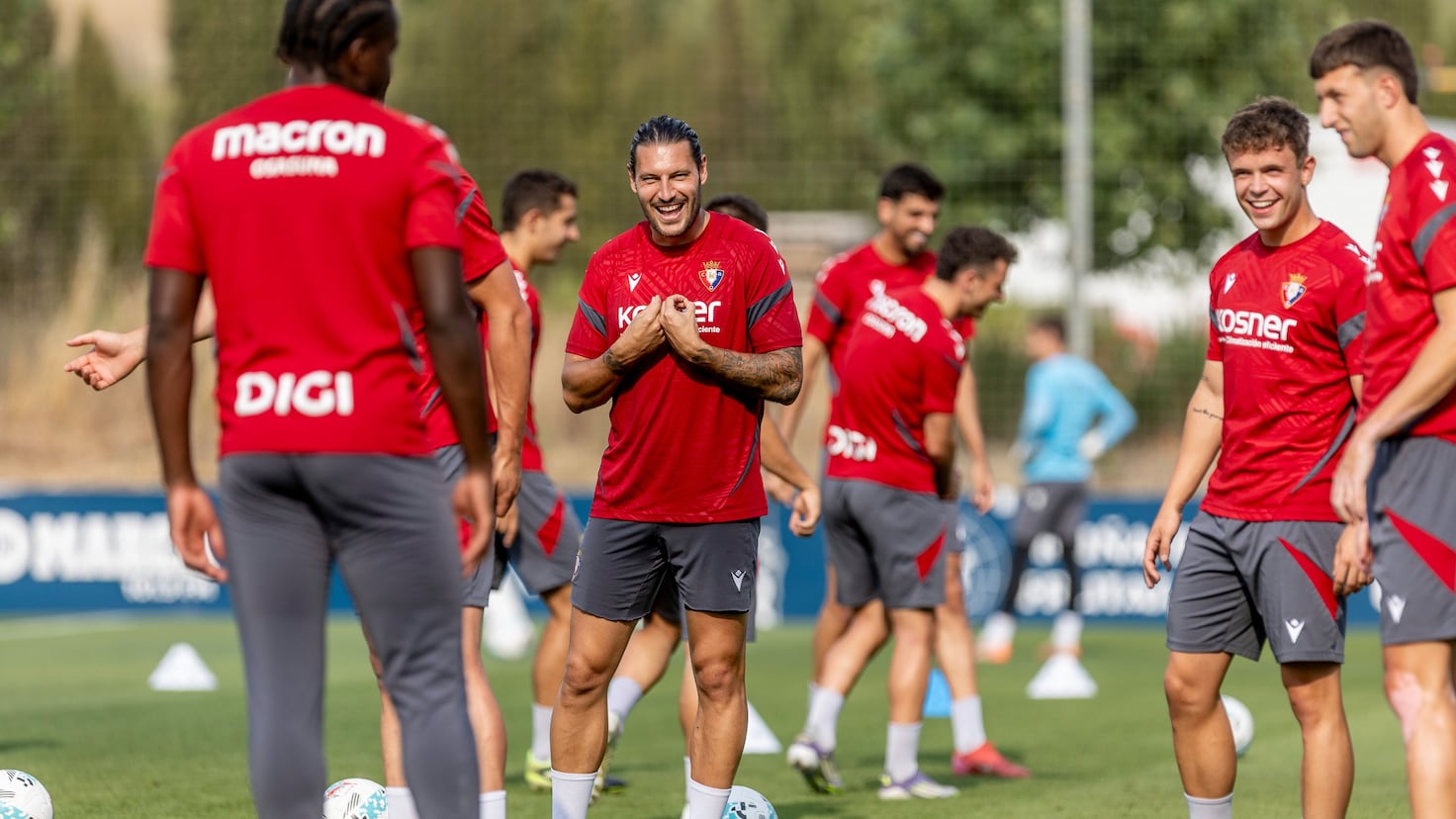 Osasuna vs Elche: A Solid Defense and Sharp Attack Promise an Exciting Showdown! ⚽️