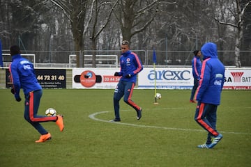 La baja temperatura acompañó la práctica. El partido será este viernes.