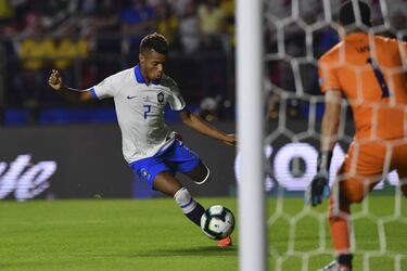 Richarlison encourages David Neres to make Everton move