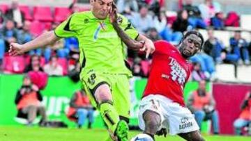 <b>SIN SUERTE. </b>Serge N'Gal no pudo ayer seguir con su racha de goles.