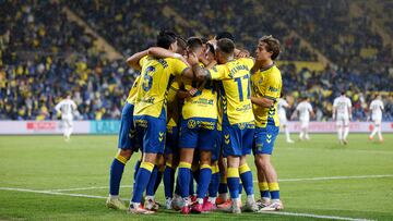 La UD Las Palmas celebra ante el Albacete.
