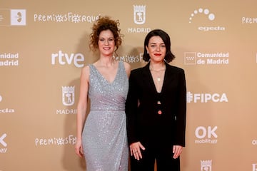 Las actrices Lidia San Jose (i) y Leonor Mart¨ªn (d) posan en la alfombra roja de la 30 edici¨®n de los Premios Jos¨¦ Mar¨ªa Forqu¨¦, en el Palacio Municipal de IFEMA.