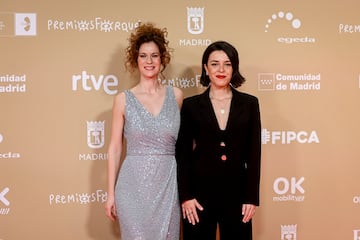 Las actrices Lidia San Jose (i) y Leonor Martín (d) posan en la alfombra roja de la 30 edición de los Premios José María Forqué, en el Palacio Municipal de IFEMA.