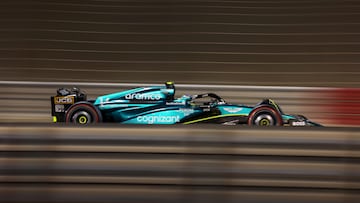 Fernando Alonso, con el Aston Martin AMR23 en el GP de Bahréin 2023.