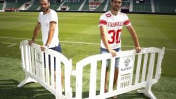 Los dos centrales del Elche han mejorado su nivel y hoy tendrán trabajo en Pamplona.