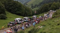 Gran ambiente al paso del pelotón por los Pirineos.