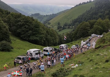Gran ambiente al paso del pelot車n por los Pirineos.