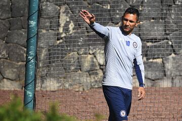 Jugadores de Cruz Azul que salieron por la puerta de atrás