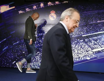 Zidane (left) and Pérez during the Frenchman's unveiling as Real Madrid coach on Monday.