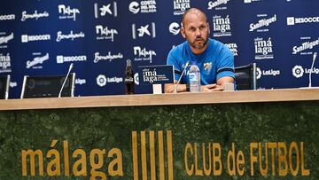 Jos&eacute; Alberto, durante la rueda de prensa previa al Huesca - M&aacute;laga.