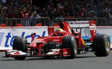 El piloto mexicano Esteban Gutiérrez manejó el monoplaza de Ferrari en el Paseo de la Reforma, la avenida más importante de Ciudad de México, dentro de la exhibición "Scuderia Ferrari Street Demo", misma que promociona el Gran Premio de México, que se correrá el 1 de noviembre