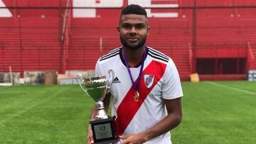 Thomas Gutiérrez levantó el título de la Cuarta División tras vencer,con River Plate, a Boca Juniors