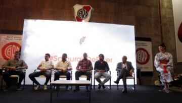 Los jugadores de River Plate, Barovero, Bangioni, Mercado, Madama y Pisculicchi en el evento antes de partir al mundialito de clubes.