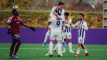 Víctor y Miguel celebran uno de los goles al Salamanca CF UDS el pasado sábado.