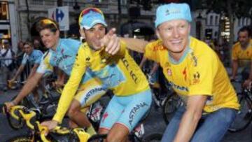 Alexandre Vinokourov y Vincenzo Nibali. 