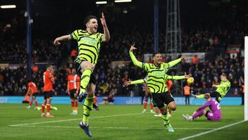 Soccer Football - Premier League - Luton Town v Arsenal - Kenilworth Road, Luton, Britain - December 5, 2023 Arsenal's Declan Rice celebrates scoring their fourth goal with William Saliba REUTERS/David Klein NO USE WITH UNAUTHORIZED AUDIO, VIDEO, DATA, FIXTURE LISTS, CLUB/LEAGUE LOGOS OR 'LIVE' SERVICES. ONLINE IN-MATCH USE LIMITED TO 45 IMAGES, NO VIDEO EMULATION. NO USE IN BETTING, GAMES OR SINGLE CLUB/LEAGUE/PLAYER PUBLICATIONS.