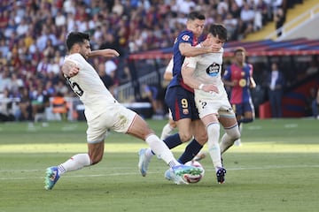 FUTBOL 2024-2025
Partido de La Liga Jornada 4:
FC Barcelona - Real Valladolid

Foto: Rodolfo Molina

L. Perez simula falta de Lewandowski en esta jugada previa al gol de Raphinha