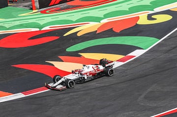 El piloto de Alfa Romeo realiza las pruebas en el trazado del Autódromo Hermanos Rodríguez