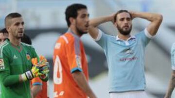 Sergi Gómez, al término del partido entre el Celta de Vigo y el Valencia en el estadio de Balaídos