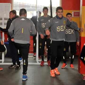 Los hispanos iniciaron las actividades con mediciones físicas en el gimnasio del Estadio Santa Laura.