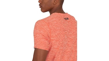 Esta camiseta técnica para hacer deporte absorbe el sudor y se seca sin que te des cuenta
