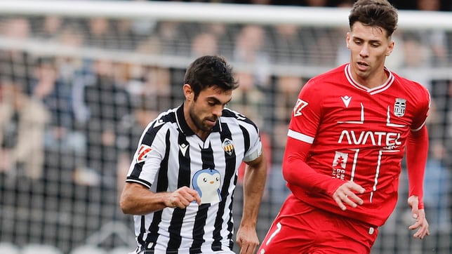 Salva Ruiz alaba el trabajo del equipo tras la victoria ante el Cartagena