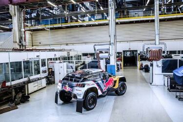 Peugeot desvela la piel del 3008 DKR de Sainz y el 'Dream Team'
