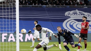 Vinicius marcando gol al Valencia.