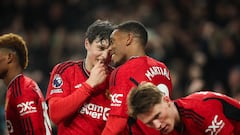 Liverpool (United Kingdom), 26/11/2023.- Manchester United's Anthony Martial celebrates with team mates after scoring a goal during the English Premier League soccer match between Everton FC and Manchester United, in Liverpool, Britain, 26 November 2023. (Reino Unido) EFE/EPA/ADAM VAUGHAN EDITORIAL USE ONLY. No use with unauthorized audio, video, data, fixture lists, club/league logos, 'live' services or NFTs. Online in-match use limited to 120 images, no video emulation. No use in betting, games or single club/league/player publications.

