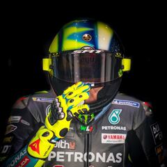 Rossi responde a Lucchinelli: "Antes me lamía el culo"