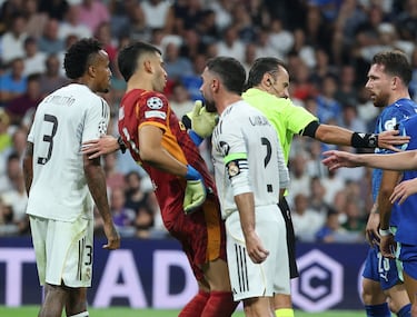 Rifirrafe entre Gerónimo Rulli y Daniel Carvajal. 