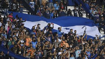 Despu&eacute;s de perder la final de ida de la Liga Concacaf ante Comunicaciones, los hinchas del Cicl&oacute;n Azul estallaron contra su entrenador.