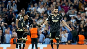 3-0. Camavinga, Rodrygo y Benzema tras el tercer gol que marca en propia puerta Militao.