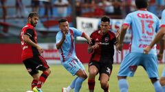 Buenos Aires, 8 de abril 2017
 Arsenal de Sarandi vs Newell&Acirc;&acute;s de Rosario, por la 19na fecha del Torneo Argentino de Futbol, en el Estadio Julio H. Grondona.
 Facundo Quingnon de Newells, Leandro Rolon de Arsenal de Sarandi y Nehuen Paz de Newells 
 Foto Ortiz Gustavo
 