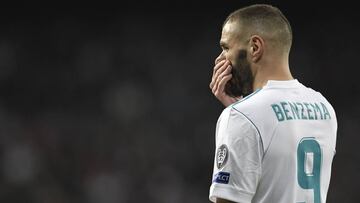 Benzema ante el PSG en el Santiago Bernab&eacute;u.