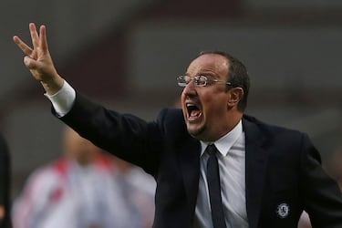 Tras comenzar como entrenador en las categorías inferiores del Real Madrid (llegó a ser ayudante de Vicente del Bosque cuando este se hizo cargo del equipo a mitad de la campaña 1993-94), llegó al banquillo 'blue' en noviembre de 2012. Estaría hasta mayo de 2013, año en el que se marchó al Nápoles. Dirigió al conjunto londinense en 48 partidos, con 28 victorias, 10 empates y 10 derrotas: ganó la Europa League, pero perdió el Mundial de Clubes. En 2015 llegó al Real Madrid, pero apenas estuvo 25 encuentros dirigiendo a los blancos: 17 victorias, cinco empates y tres derrotas, una ante el Barcelona en el Bernabéu por 0-4, le condenó a salir por la puerta de atrás del equipo blanco...