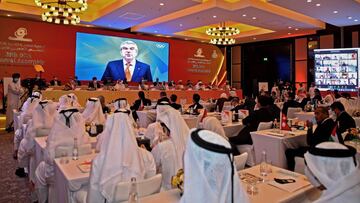 El presidente del COI Thomas Bach interviene durante la asamblea del Consejo Ol&iacute;mpico de Asia, donde se eligi&oacute; a Doha como sede de los Juegos Asi&aacute;ticos de 2030.