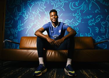 El defensa central nacido en Limoges, una ciudad capital histórica de la antigua región francesa del Lemosín, ha sido una de las incorporaciones del Chelsea en este mercado invernal. Llega procedente del Mónaco a cambio de 38 millones de euros. El conjunto inglés es uno de los clubes que más está desembolsando en este periodo de fichajes.