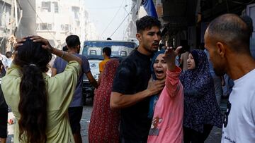 Palestinians react at the site of an Israeli strike on a house, in Khan Younis, in the southern Gaza Strip, October 24, 2023. REUTERS/Ibraheem Abu Mustafa