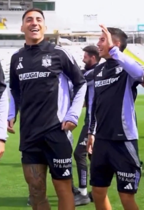 El plantel de Colo Colo, listo para la Supercopa: se acordó de la U con este cántico en el Arengazo